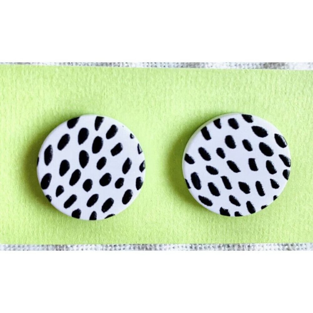 New Black & White Dot Textured Matte Retro 80s Style Circle Stud Earrings 0.75"